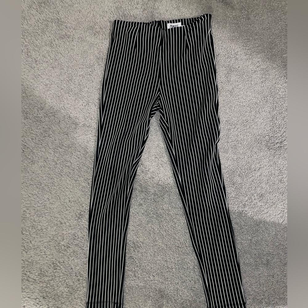 Princess Polly striped pants - Size 6 (FITS LIKE A 2)